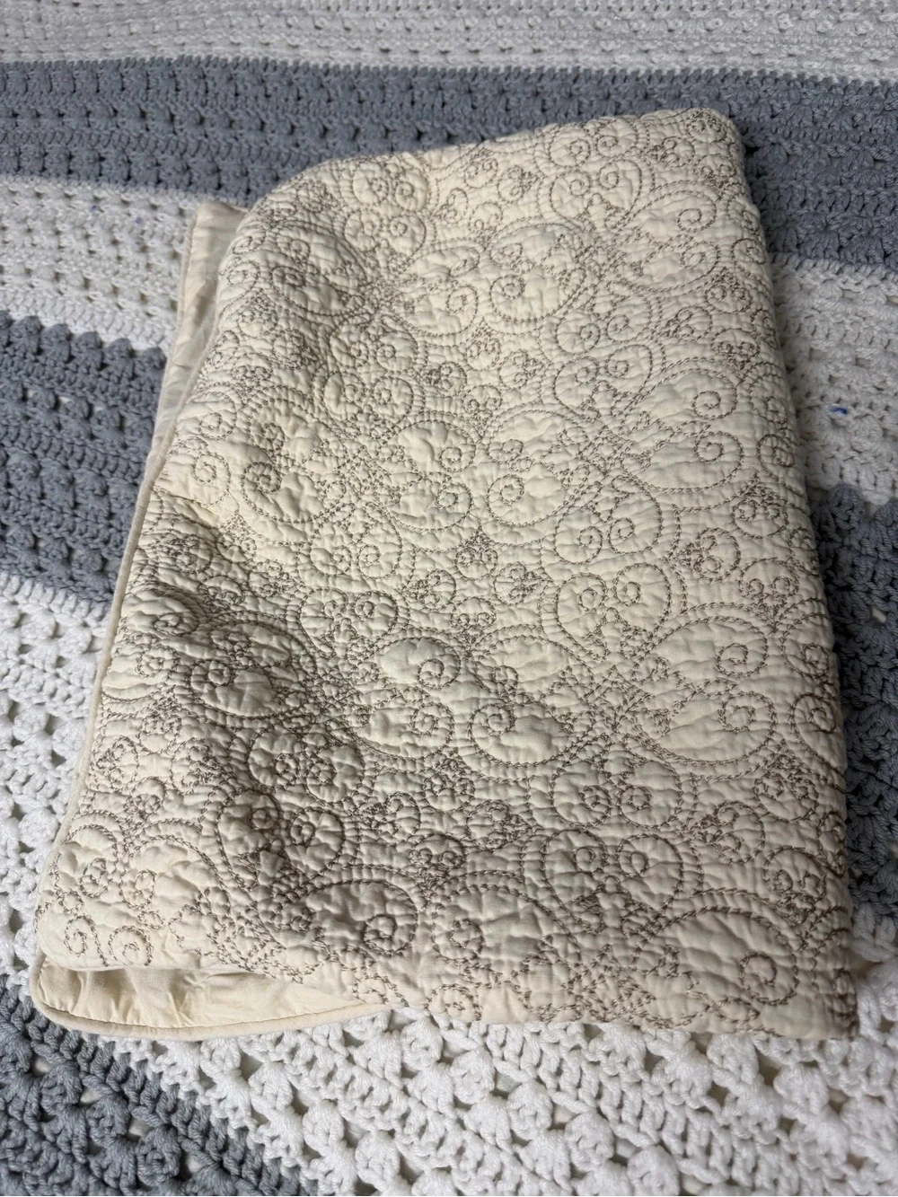 Royal Heritage Home Cream Quilted Pillow Sham Swirl Stitching 100% Cotton 20”x26